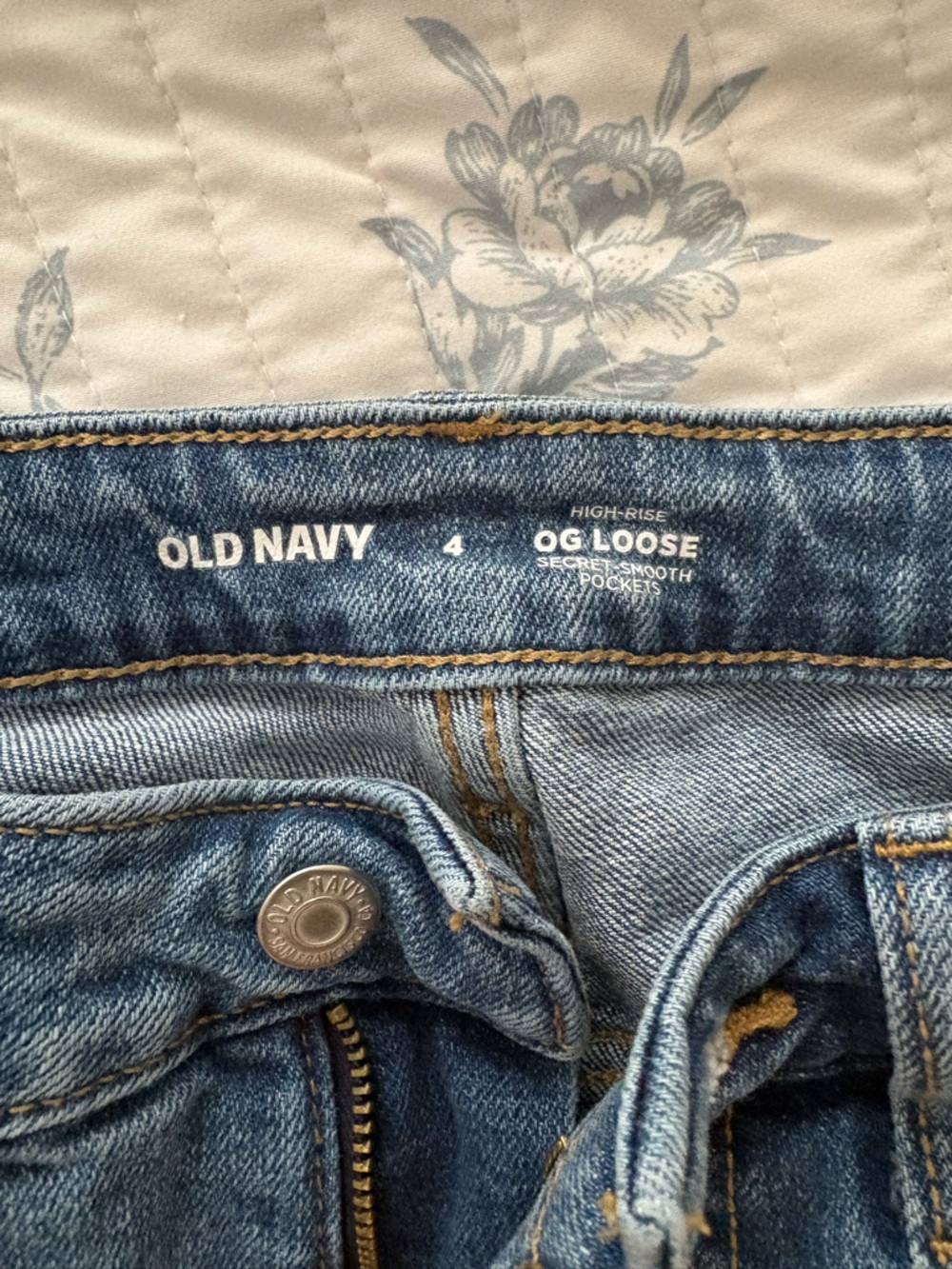 Old Navy Women’s OG Loose Boyfriend Jeans - Light Blue Wash